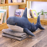 requin-peluche-bleu